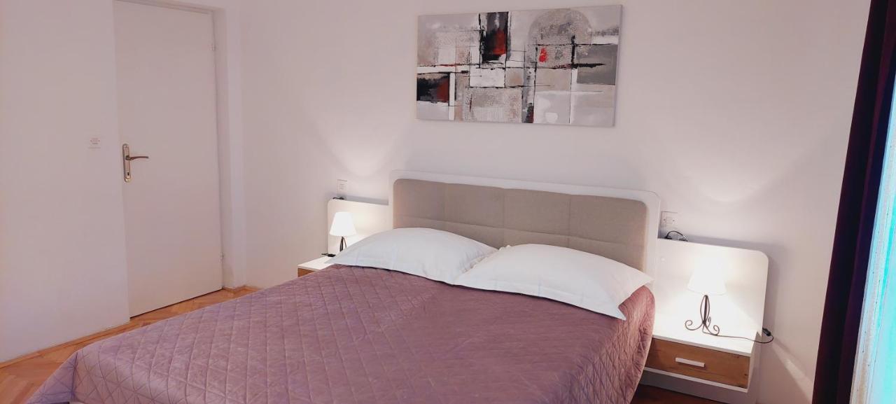 Donadic Ii, Caska Apartment