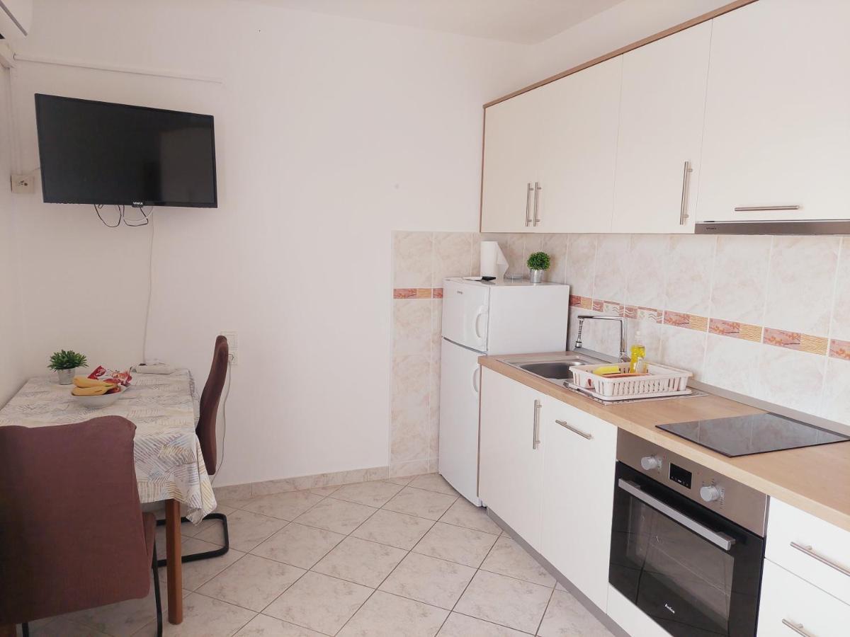 Donadic Ii, Caska Apartment *