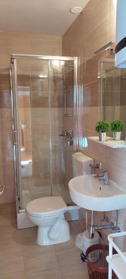 Apartman Donadic Ii, Caska