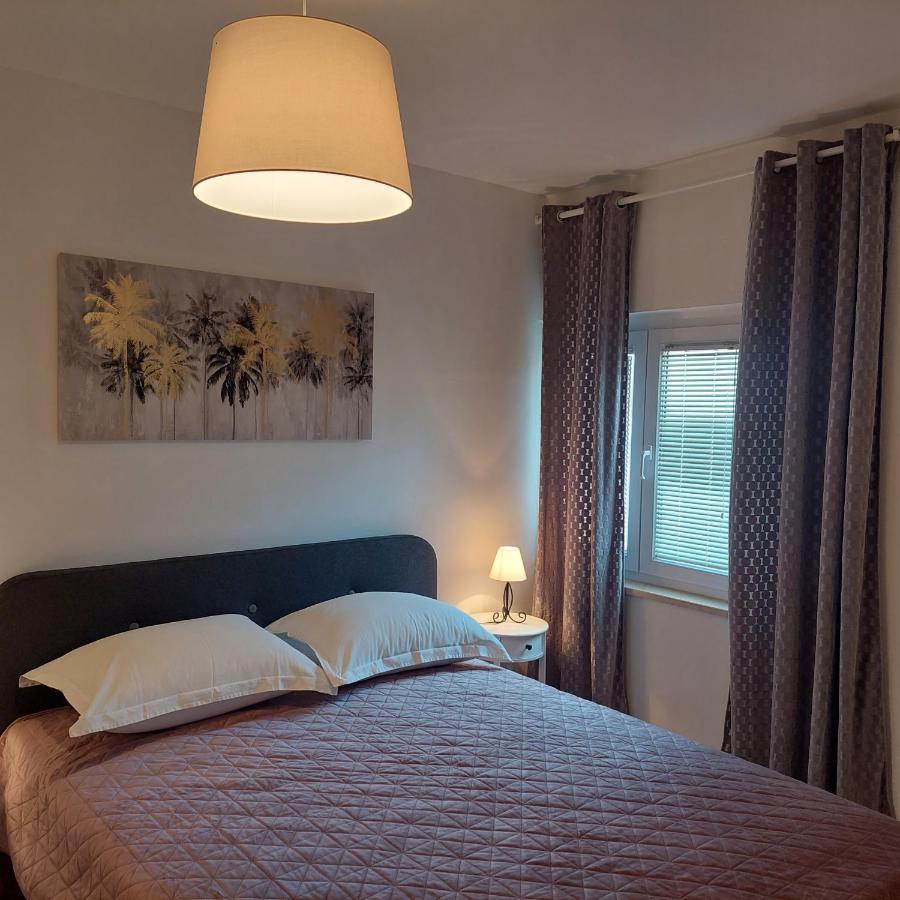 Donadic Ii, Caska Apartman